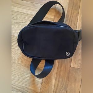 Lululemon Everywhere Belt Bag (Black)